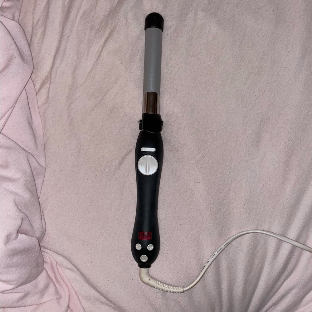 Beachwaver S1 one inch rotating curling iron!